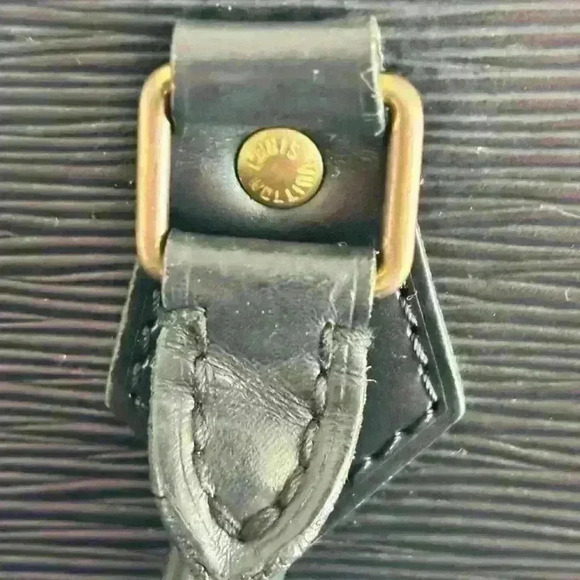 Authentic Louis Vuitton Epi “ Triangle bag- black Epi EUC with peeling in pocket - Picture 10 of 16